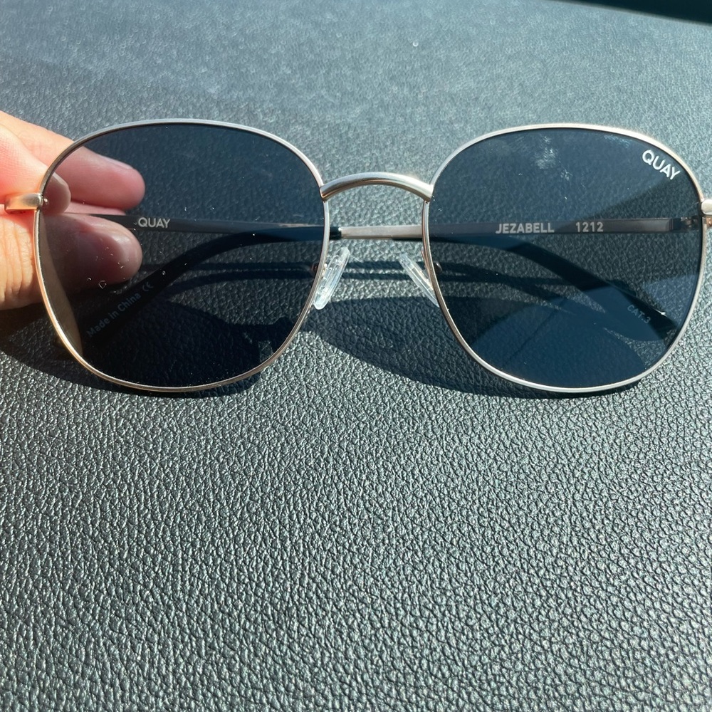 QUAY polarized Jezabell sunglasses. Worn one time. Perfect condition!